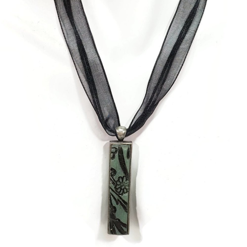 Carved Green Black Pendant Necklace 18"